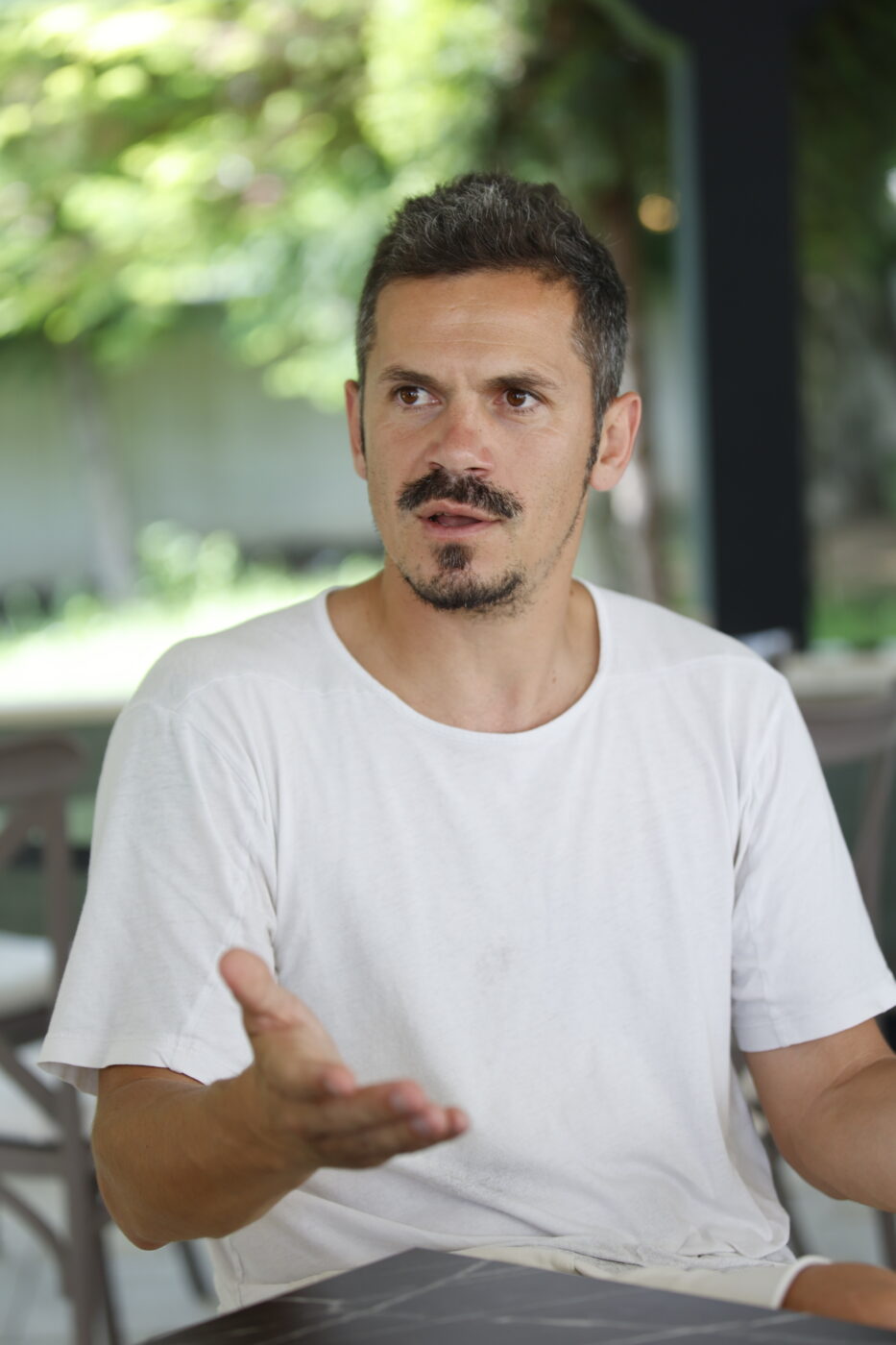 Cel mai contestat decar din istoria echipei naționale a României propune o revoluție în fotbalul autohton, pe modelul Ungariei: „În loc să-i obligăm, hai să-i premiem!” Capitolul care face diferența la nivel de copii și juniori: „Vin cu altă energie!” | VIDEO EXCLUSIV