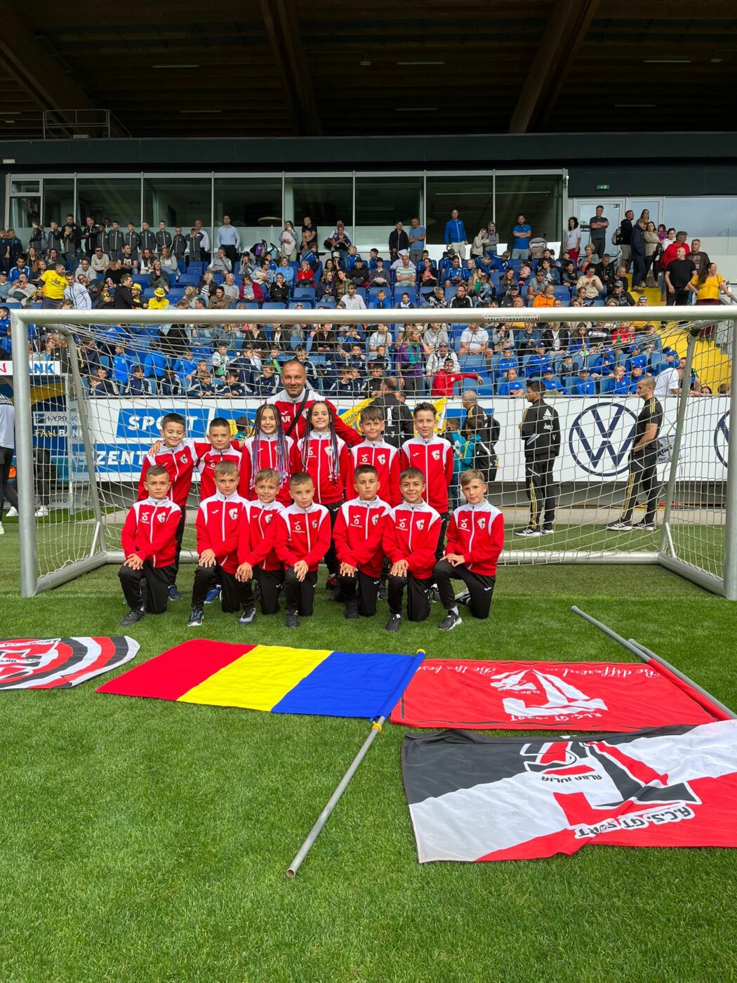 Juniorii antrenați de băiatul unui mare dinamovist, umiliți la un turneu din Austria desfășurat sub egida UEFA: „Organizatorul a plecat cu banii și oamenii s-au luat la bătaie. Copiii au început să plângă!” Un club din București, țeapă de 20.000 de euro. „Au plătit banii în avans și au fost lăsați în aeroport!” | EXCLUSIV