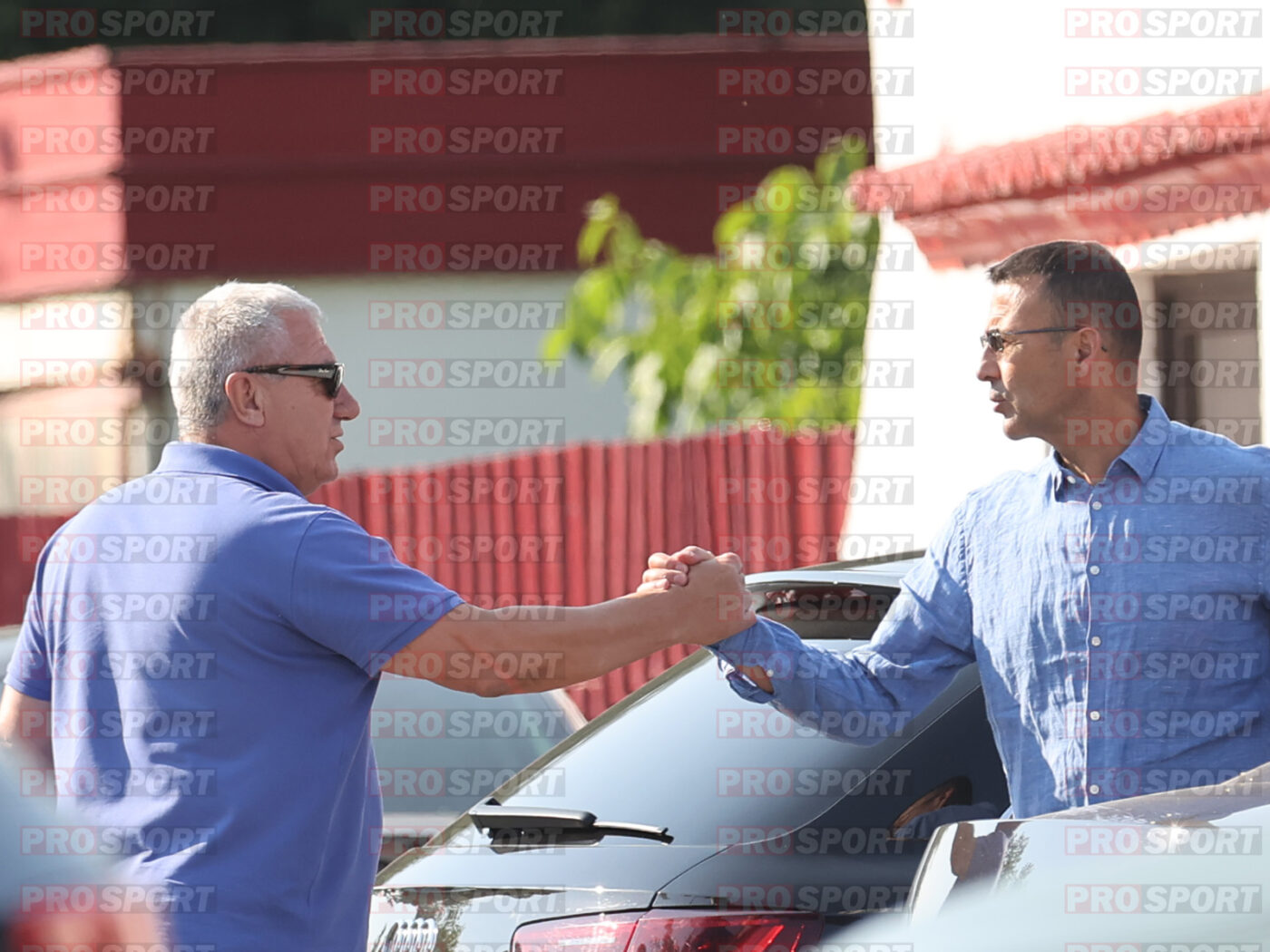 Așa se fac transferurile de milioane de euro! Giovanni și Victor Becali, întâlnire în mare secret cu o armată de „spioni” veniți pentru fotbaliștii naționalei U21! Aperitivul s-a „degustat” la restaurantul favorit al lui Borcea și Nețoiu | FOTO EXCLUSIV
