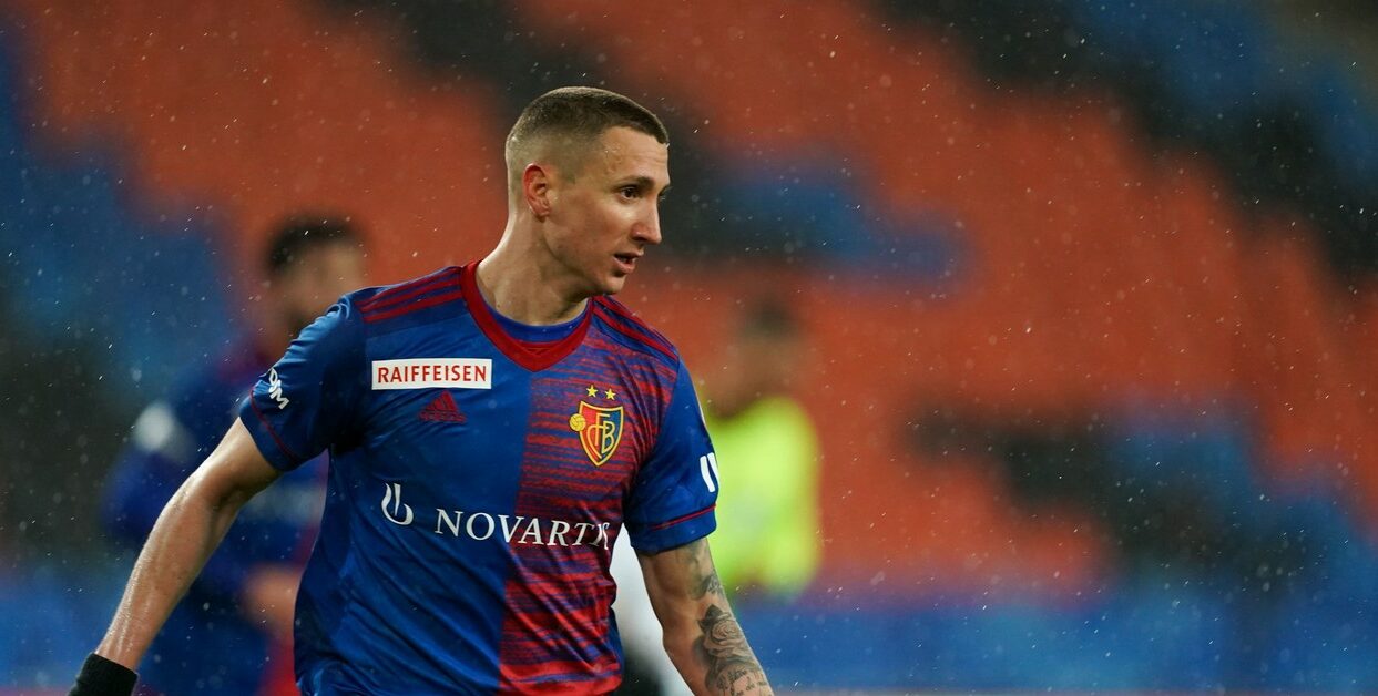 Adrian Mititelu face transferuri de play-off! FC U Craiova e în negocieri cu un fotbalist italian, care a jucat la FC Basel în 2020! | EXCLUSIV