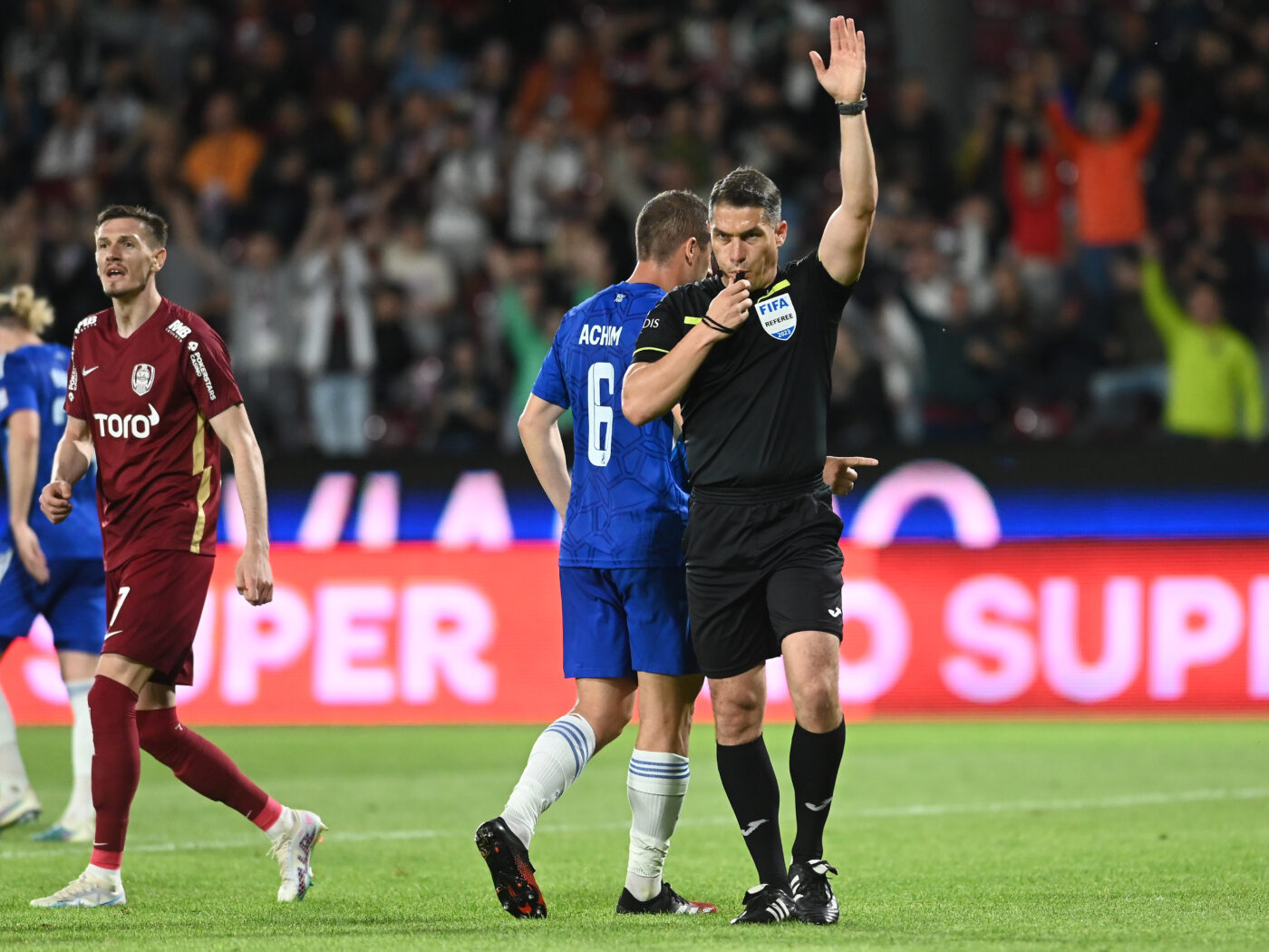 Adrian Porumboiu îl desființează pe Istvan Kovacs, după erorile din meciul CFR – FC U Craiova 1-0! „E killer autorizat!”. Cere excluderea sa de pe lista FIFA