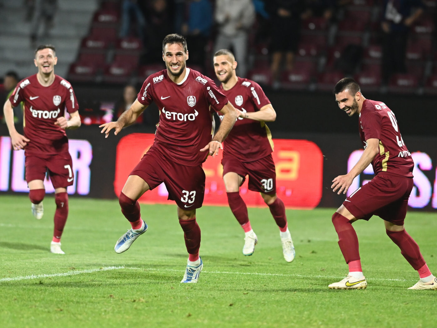 Nelu Varga a început curățenia la CFR Cluj! Primii doi fotbaliști la care renunță | EXCLUSIV