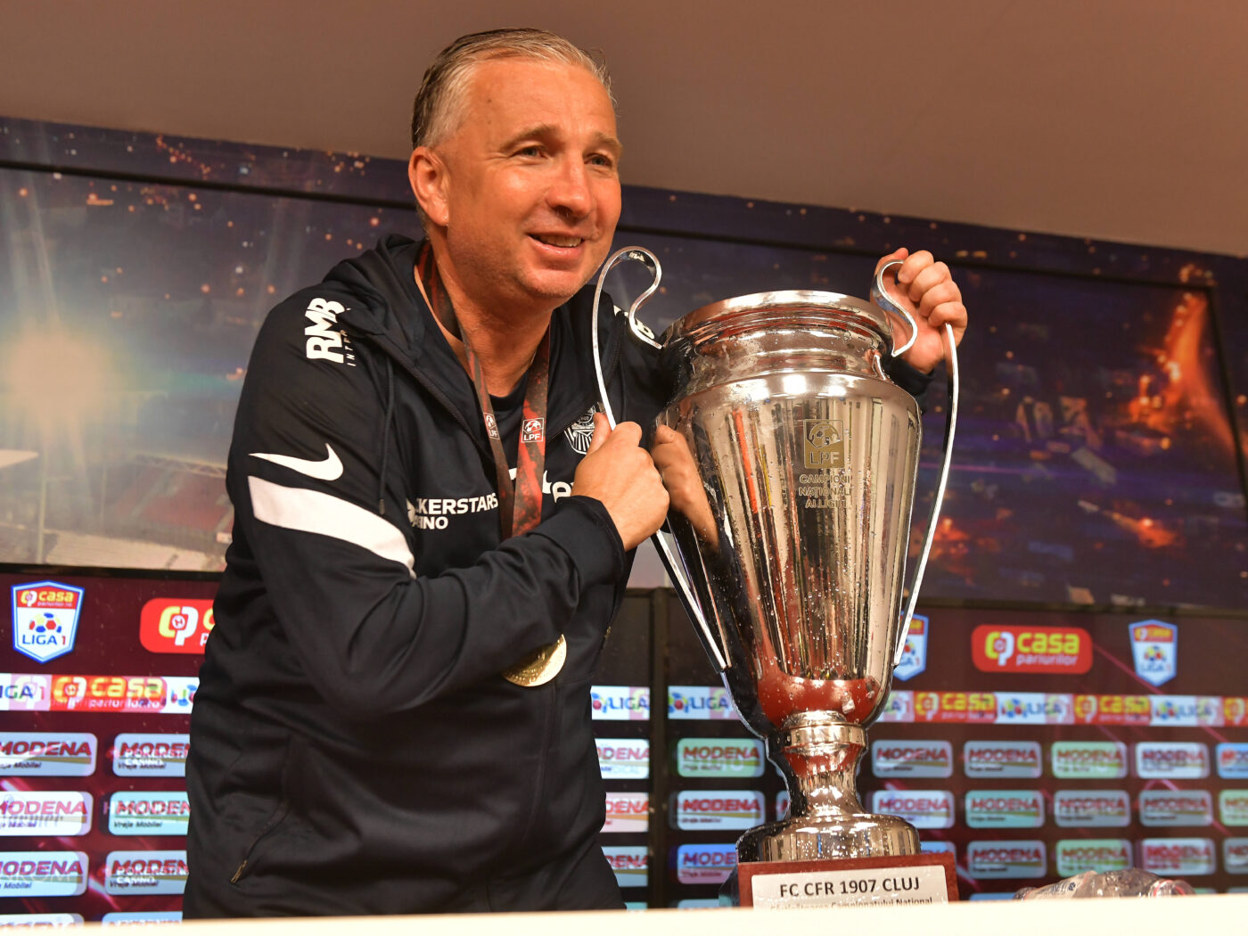 BREAKING NEWS. Dan Petrescu a semnat contractul. Când va ajunge în Coreea de Sud și când va avea conferința de presă