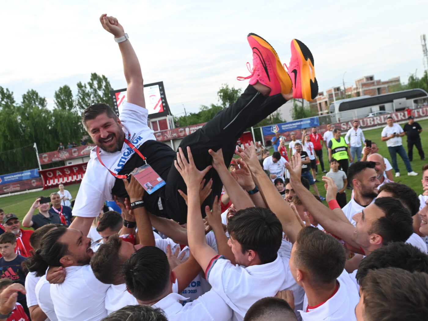Decizie surpriză la una dintre nou-promovatele în Liga 2. Echipa nu mai continuă colaborarea cu antrenorul cu care și-a îndeplinit obiectivul