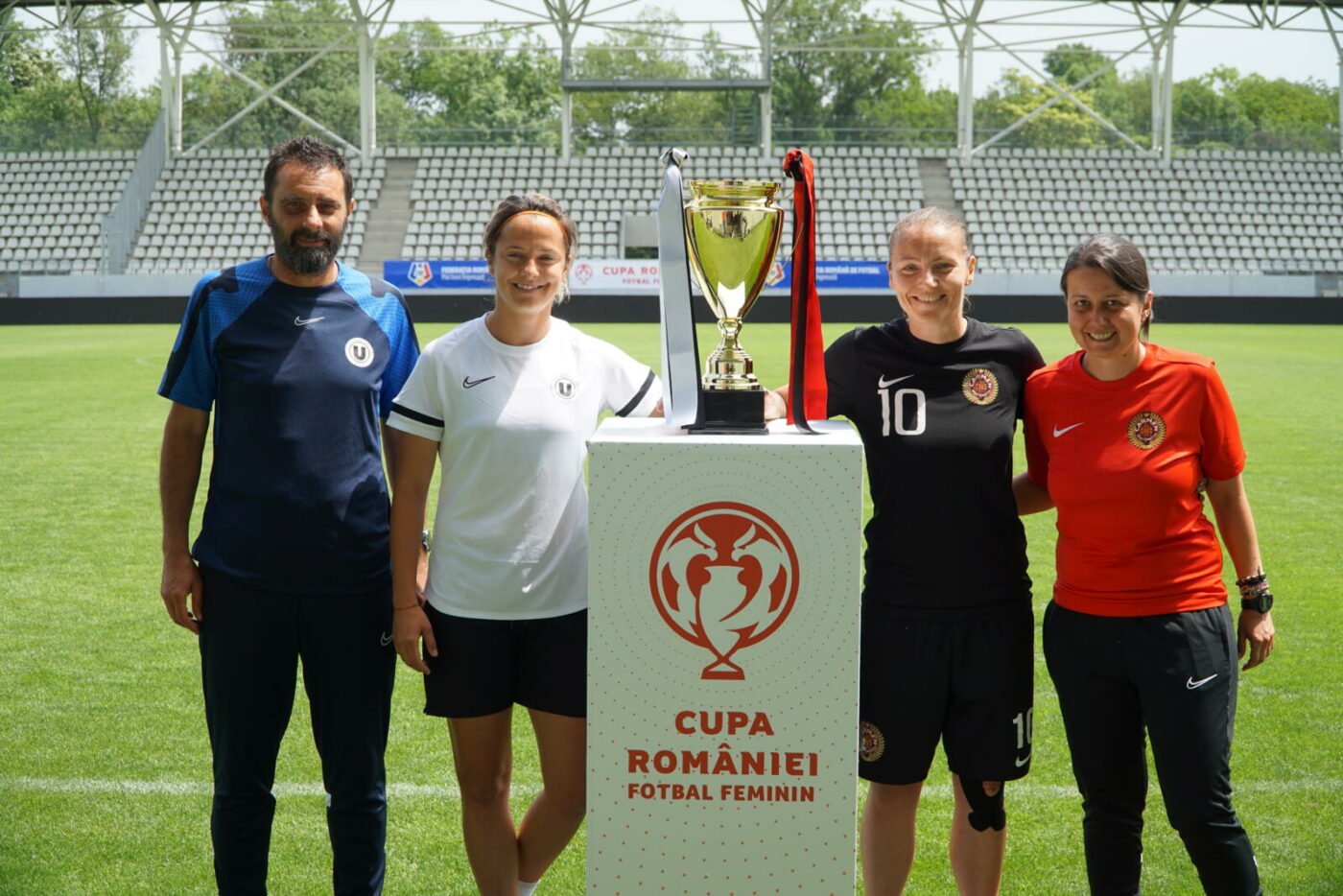 „Arde” Arcul de Triumf înaintea finalei Cupei României la fotbal feminin: „Cu toții în roșu la stadion”! Carmen București vrea să detroneze U Cluj după 12 ani de domnie | VIDEO