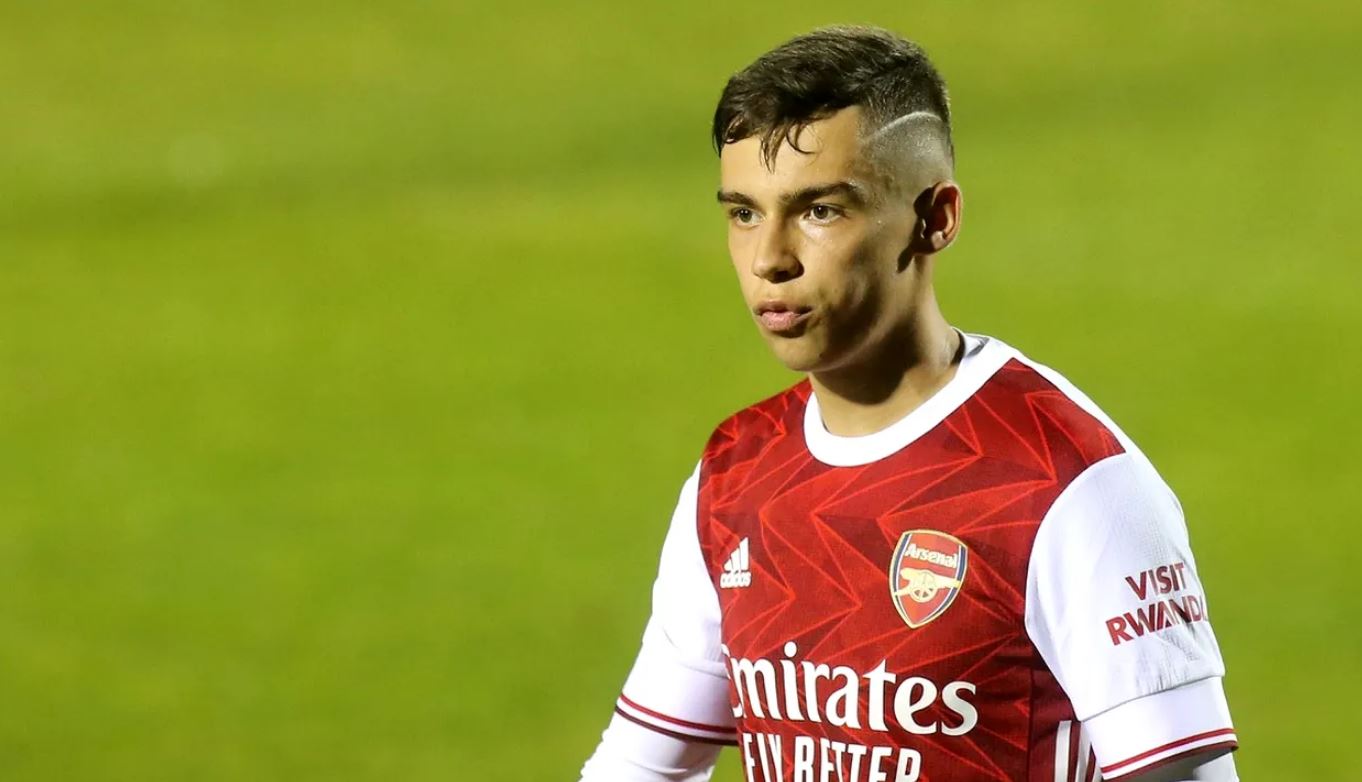 Cătălin Cîrjan, declarații tari la aeroport, înainte de plecarea Rapidului în cantonamentul din Slovacia! Ce i-au spus cei de la Arsenal când au aflat că va fi antrenat de Adrian Mutu: „O legendă, chiar mi-au vorbit despre el!”