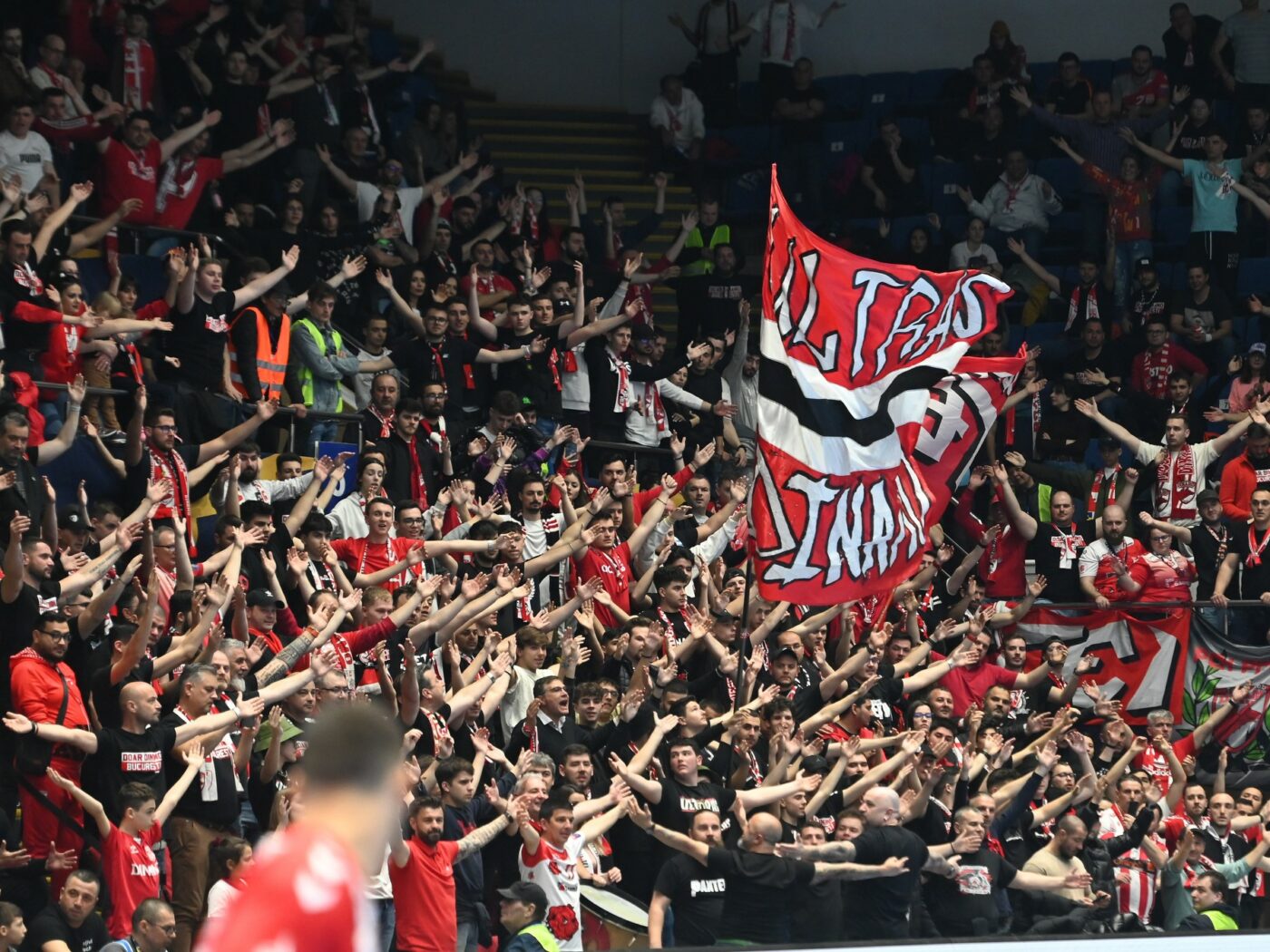 Dinamo vrea să joace cu casa închisă trei meciuri „de foc” într-o singură săptămână! Planul „câinilor”, câte bilete s-au dat la derby-ul cu FCSB și prima mare partidă care se va disputa cu tribunele pline | EXCLUSIV