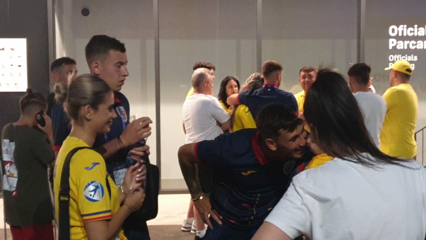 „Tricolorii mici” au trecut destul de repede peste eșecul de la Campionatul European. Cum au fost surprinși Jovan Markovic și Alexandru Ișfan la finalul meciului România U21 – Ucraina U21 0-1 | VIDEO EXCLUSIV