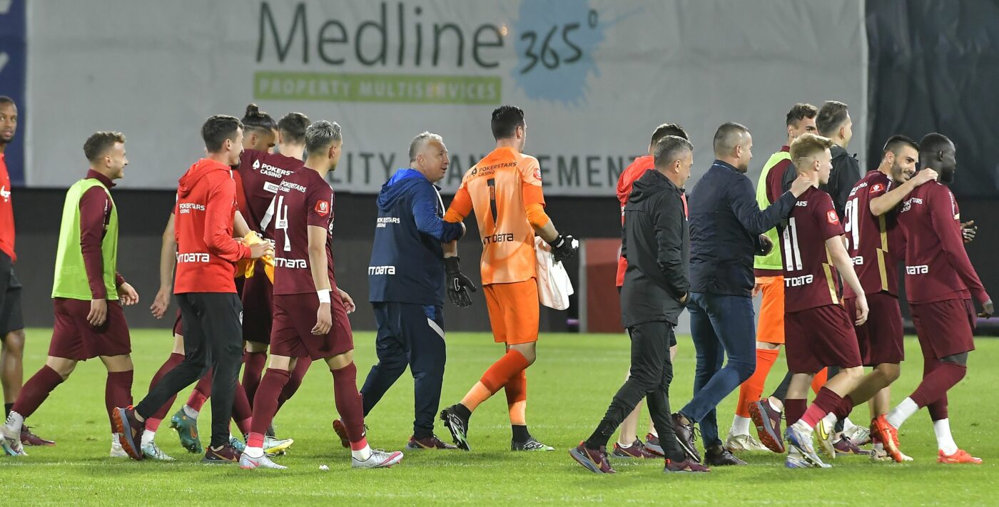 Dan Petrescu, gest fără precedent față de fotbaliștii săi! Ce a făcut în vestiar și ce decizie cred jucătorii că a luat legat de CFR Cluj