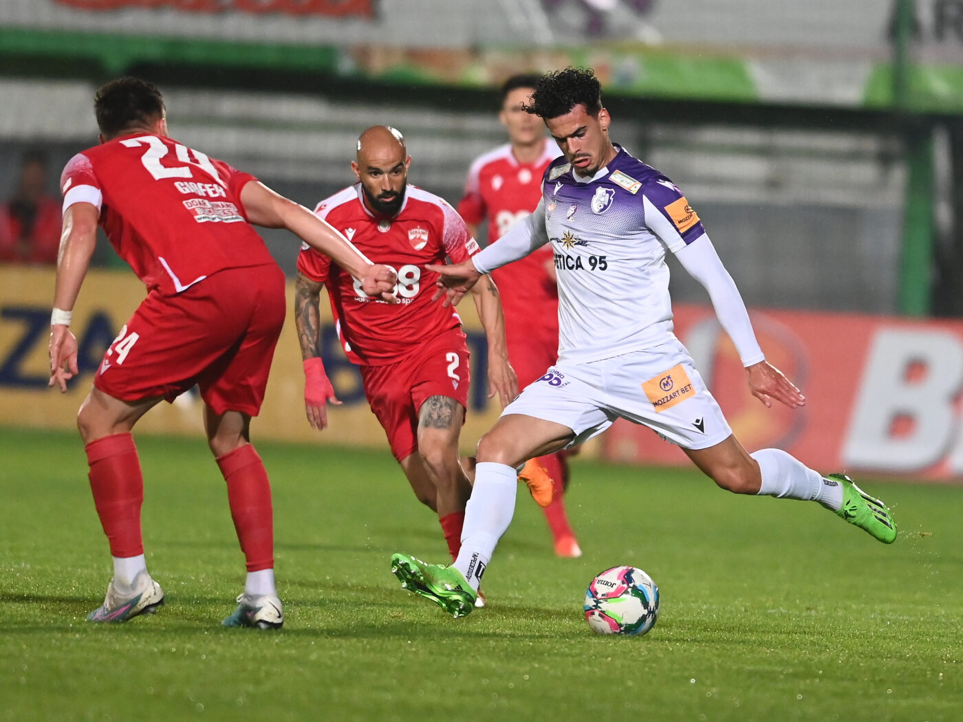 FC Argeș – Dinamo 4-2, Live Video Online, în returul barajului pentru promovarea în Superliga. Pop reduce din diferență pentru „câini”. Gazdele, în 10 oameni