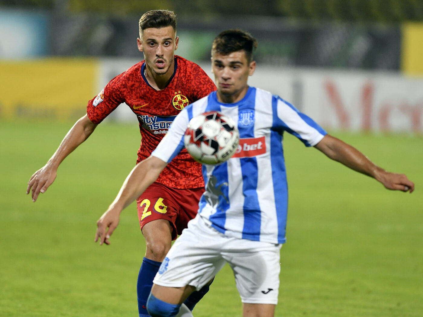 Fotbalistul aflat pe lista celor de la FCSB și de la CFR, convocat la naționala Kosovo pentru meciul cu România! Evoluază în Turcia și are un contract de lungă durată