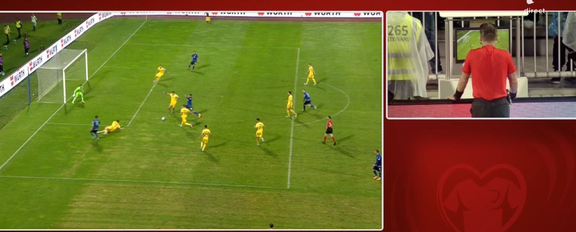 Faza în care românii au înghețat: Kosovo a marcat, dar arbitrul olandez a fost chemat la VAR! Apoi, fotbaliștii lui Iordănescu s-au bucurat ca la o reușită a lor. Reacția comentatorilor spune tot: „Am scăpat cu fața curată!”