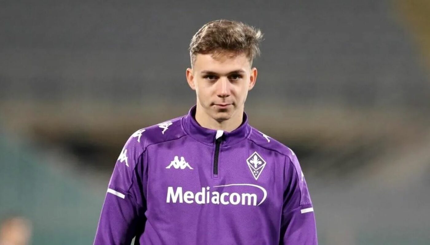 Fiorentina a făcut un anunț important despre viitorul lui Louis Munteanu! Atacantul crescut de Gică Hagi s-ar putea bate cu granzii Italiei din sezonul viitor: „Un jucător interesant, e în creștere!”