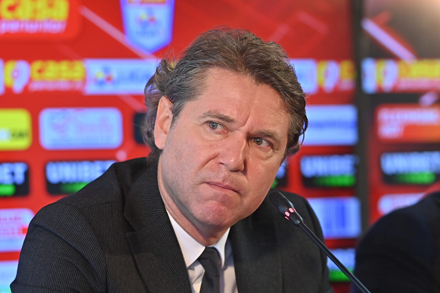 Florin Răducioiu a rupt tăcerea, după ce a fost ironizat că a stat rezervă la AC Milan, și a ieșit la atac: „Oameni buni, OK, am înțeles!”. Mesajul trimis celebrului Fabio Capello și reacția fostului său antrenor