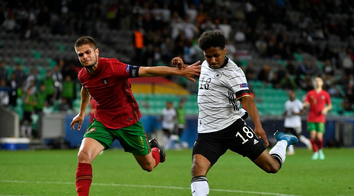 Gică Hagi face transferul anului pentru grupele Ligii Campionilor! Farul semnează cu un fotbalist de 24 de ani, care a fost căpitanul Portugaliei și care a avut oferte de la Liverpool și Arsenal!