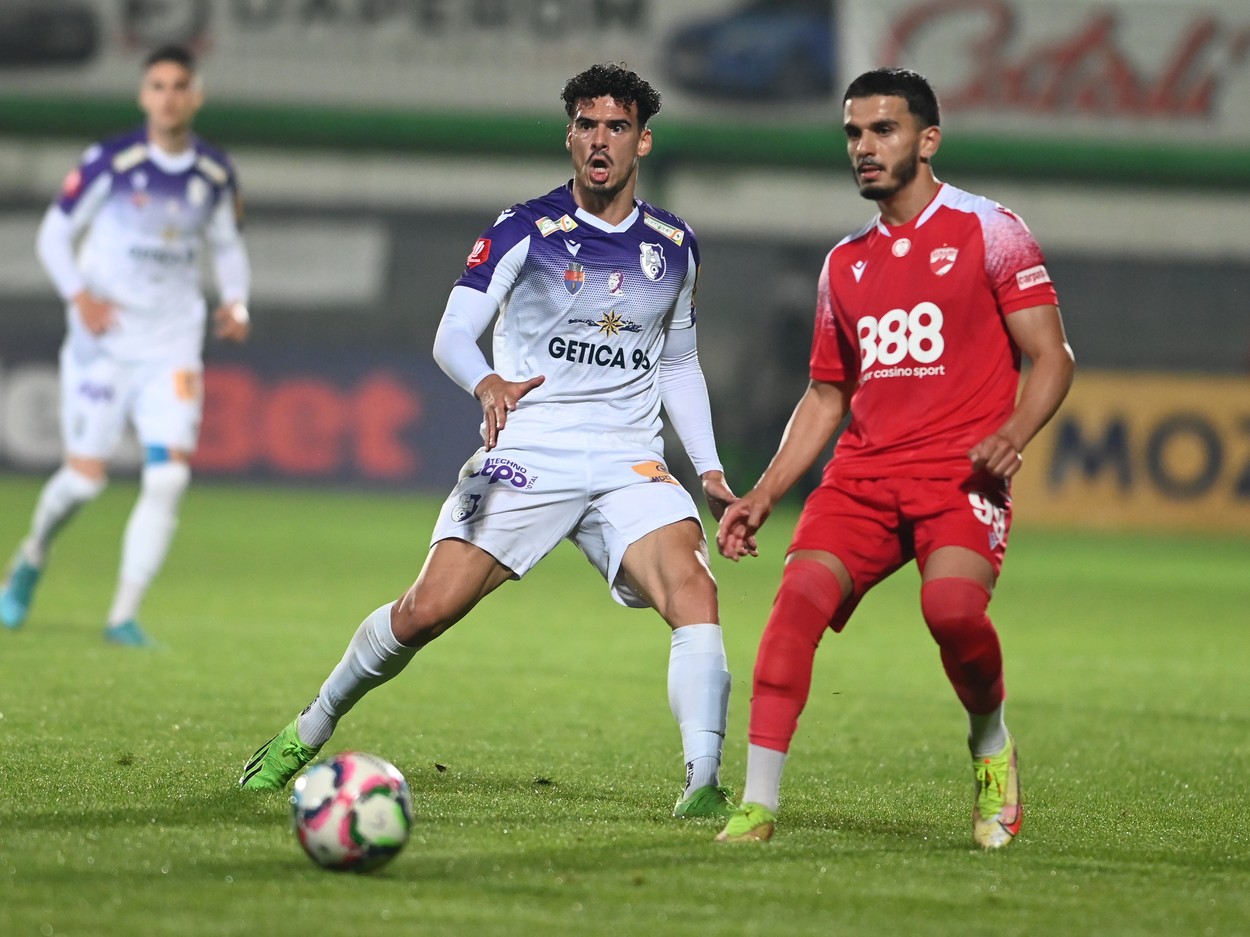 Gică Hagi s-a dezlănțuit pe piața transferurilor! Farul Constanța a prezentat oficial doi noi fotbaliști în aceeași zi