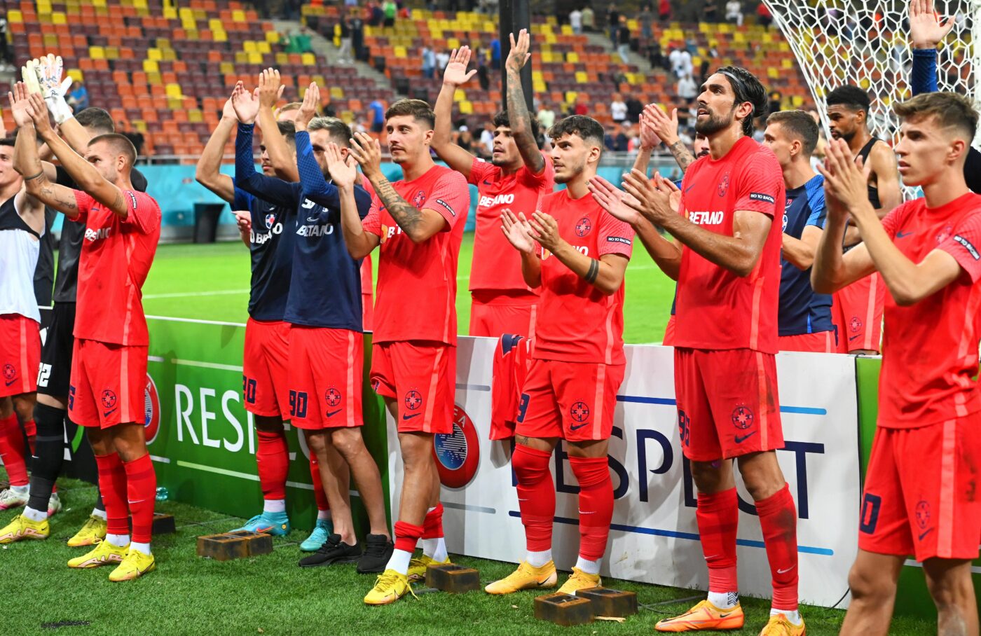 Adevăratul motiv pentru care fotbalistul a fugit de la echipa din Superliga! Antrenorul a demascat planurile jucătorului în direct la TV: „Nu-i mai stătea capul aici”