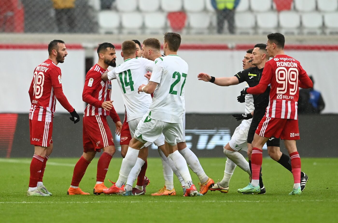 Laszlo Dioszegi taie în carne vie la Sepsi! A dat afară trei fotbaliști importanți dintr-o lovitură