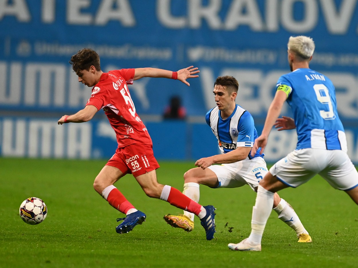 Lovitură de senzație în Superliga! Dorit de FCSB, Farul și Rapid, a semnat cu altă formație și a fost deja prezentat oficial