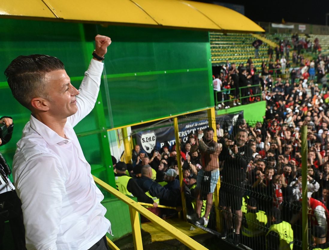 Ovidiu Burcă, în al nouălea cer după ce a readus-o pe Dinamo în Superliga! „O să sărbătorim 3 zile și 3 nopți!”. Mesaj pentru fani: „Suntem aici datorită lor, niște nebuni care nu au abandonat clubul ăsta!”