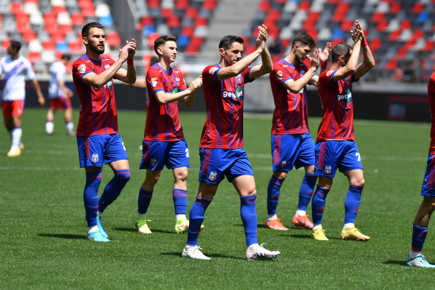Revoluție în Ghencea: Steaua schimbă liniile pentru sezonul 2023-2024. „Dorim să alcătuim o echipă competitivă!” Doar patru fotbaliști sunt siguri de locul lor în lotul „militarilor” | EXCLUSIV