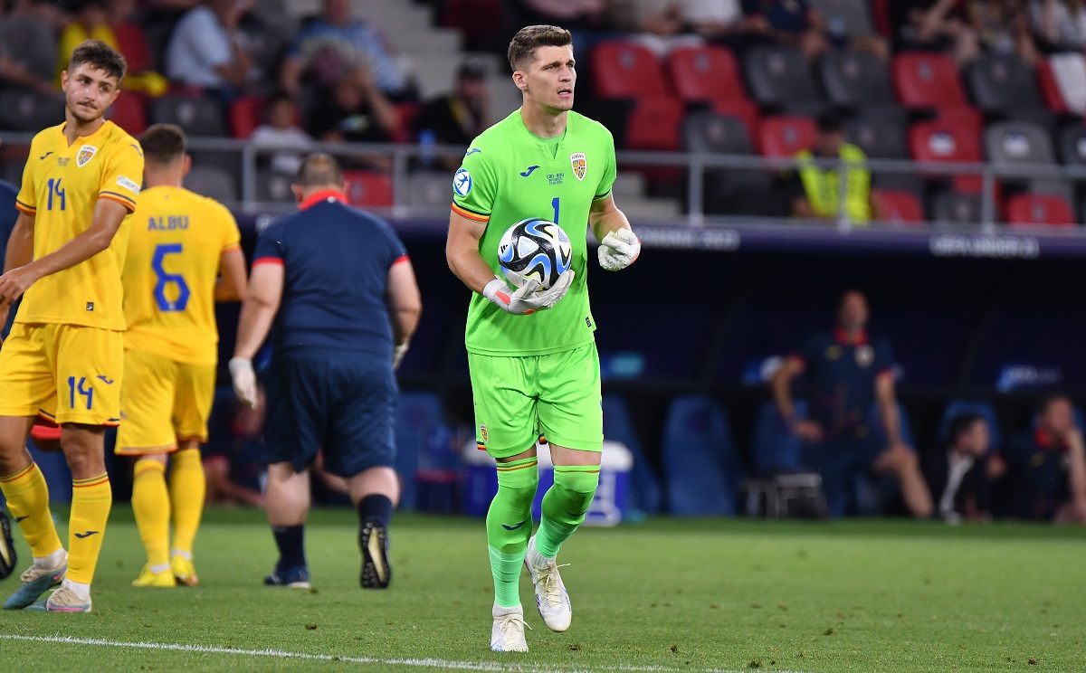 Ștefan Târnovanu, supărat pe fanii din Ghencea, chiar dacă a fost aplaudat și i s-a scandat numele după Croația U21 – România U21 0-0: „E urât”. Portarul de la FCSB l-a contrat pe Mihai Stoichiță și i-a ironizat pe rivalii de la Dinamo: „Ultima dată a fost 6-0, din ce îmi amintesc”