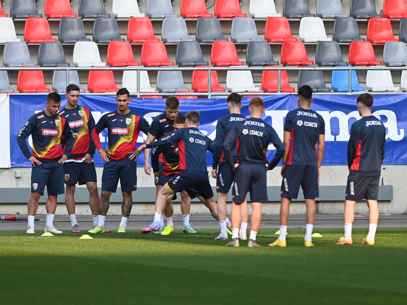 Surpriză! Atacantul naționalei U21 a ajuns în cantonamentul FCSB: a renunțat la vacanță pentru un nou început cu echipa roș-albastră!
