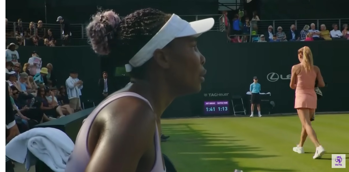 Camila Giorgi, gest urât la adresa lui Venus Williams în timpul meciului de la Birmingham! Cum a putut reacționa italianca după ce americanca a alunecat și a căzut | VIDEO