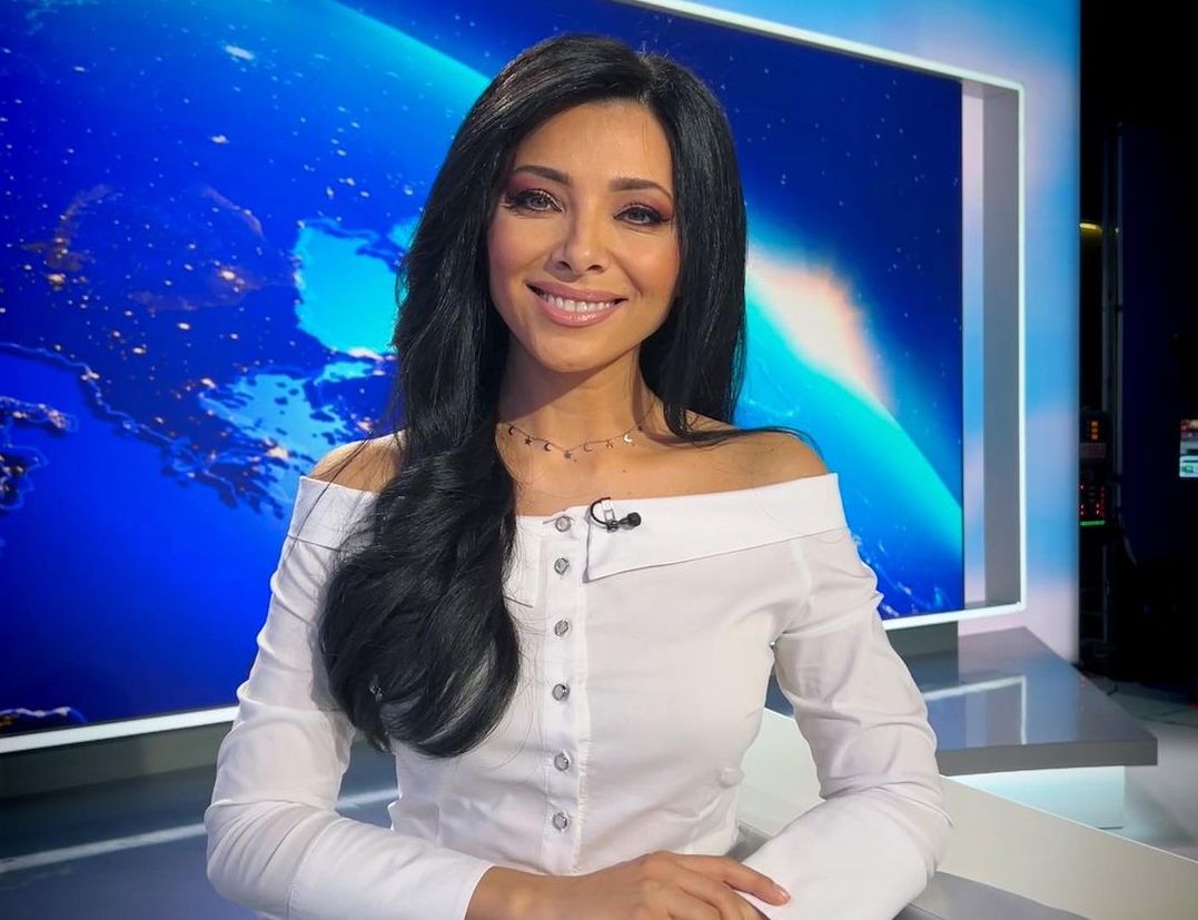 Cu iubitul plecat peste hotare, Corina Caragea își face ‘de cap’! Prezentatoarea știrilor sportive de la PRO TV, surprinsă în compania unui bărbat misterios | FOTO