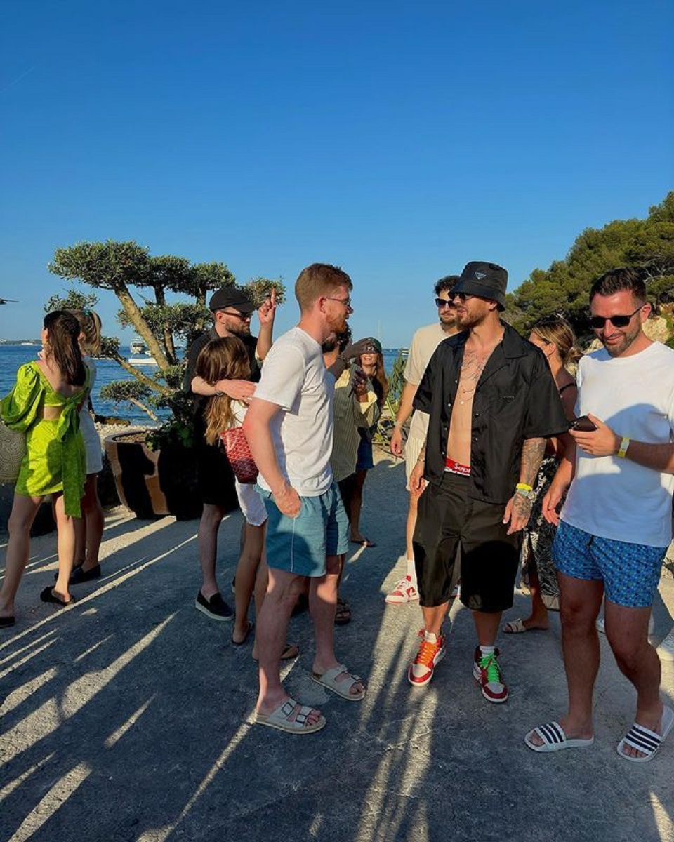 Cum a reacționat Denis Alibec când a dat nas în nas cu Kevin de Bruyne în vacanță! Cristian Daminuță a intervenit imediat, după ce fanii au luat „foc” pe internet: „Valora 100 de milioane de euro, dacă era englez”