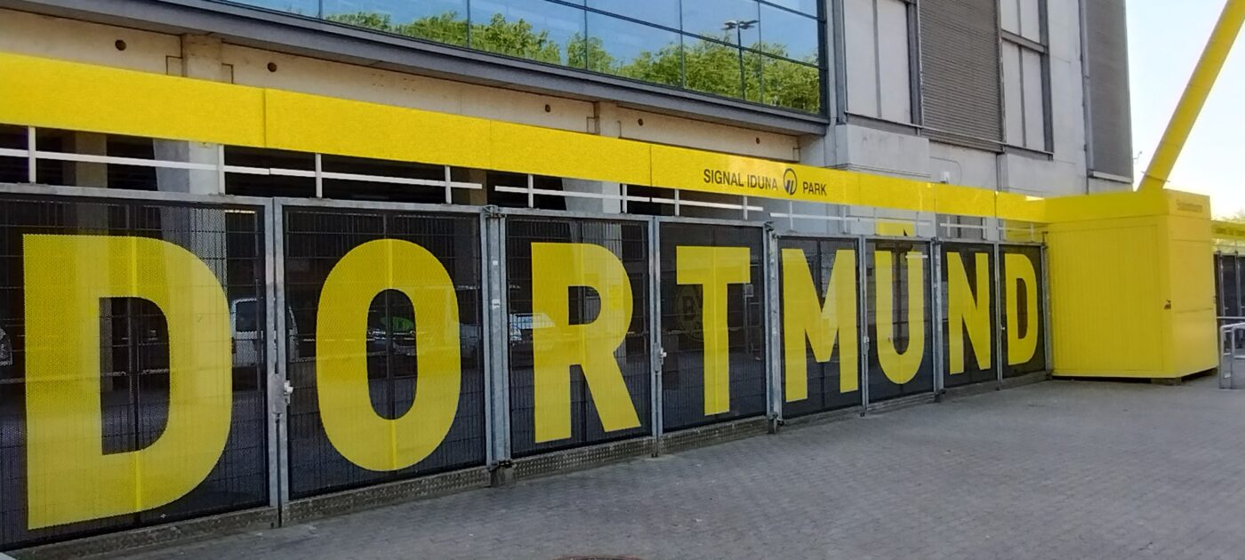 Furia Zidului Galben, cea mai celebră peluză din lume, care dă putere Borussiei Dortmund. Marcel Răducanu a fost inclus de Bild în topul celor mai mari jucători din istoria clubului | REPORTAJ  EXCLUSIV