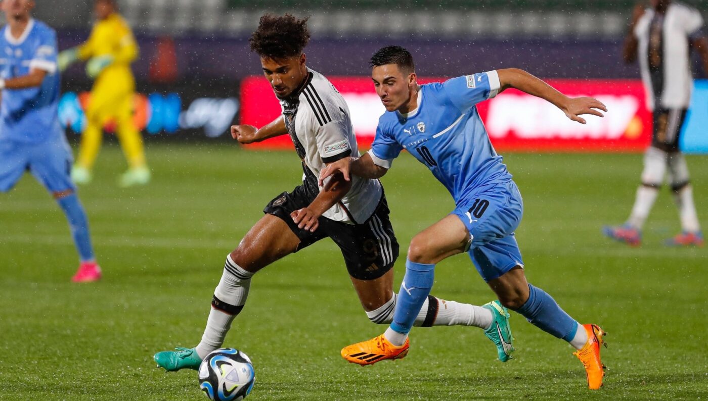 Campionatul European Under 21: Campioana en-titre ținută în șah de Israel, într-un meci cu două penalty-uri ratate și o eliminare. România e cea mai slabă echipă după prima fază