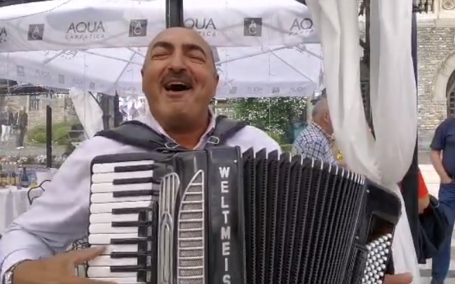 Iulian de la Ciocănești, cântare pentru Simona Halep la Palatul Cantacuzino! „Dar-ar Dumnezeu o dată, off Simona măi, să ai decizie adevărată” | VIDEO