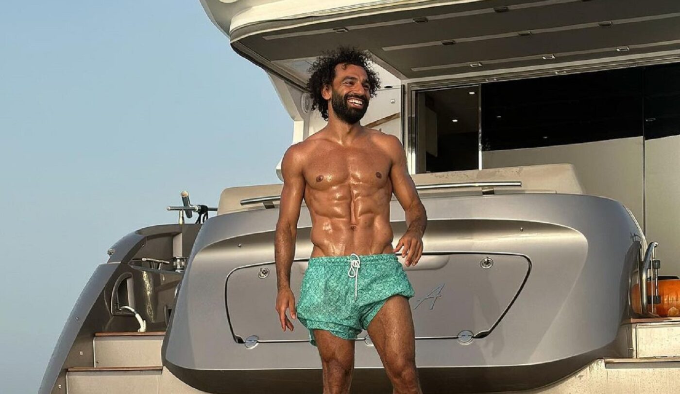 Mohamed Salah profită din plin de vacanță și și-a afișat fizicul la bordul unui iaht! Cum au râs e el colegii de la Liverpool