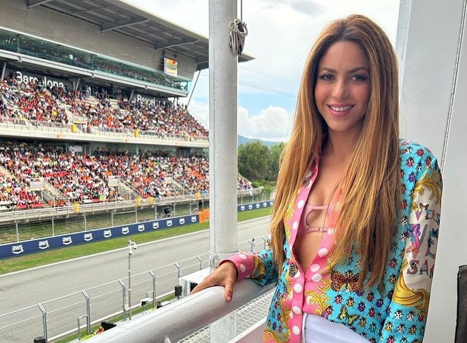 Shakira și Lewis Hamilton, surprinși din nou împreună. Artista și pilotul de curse sunt din ce în ce mai apropiați