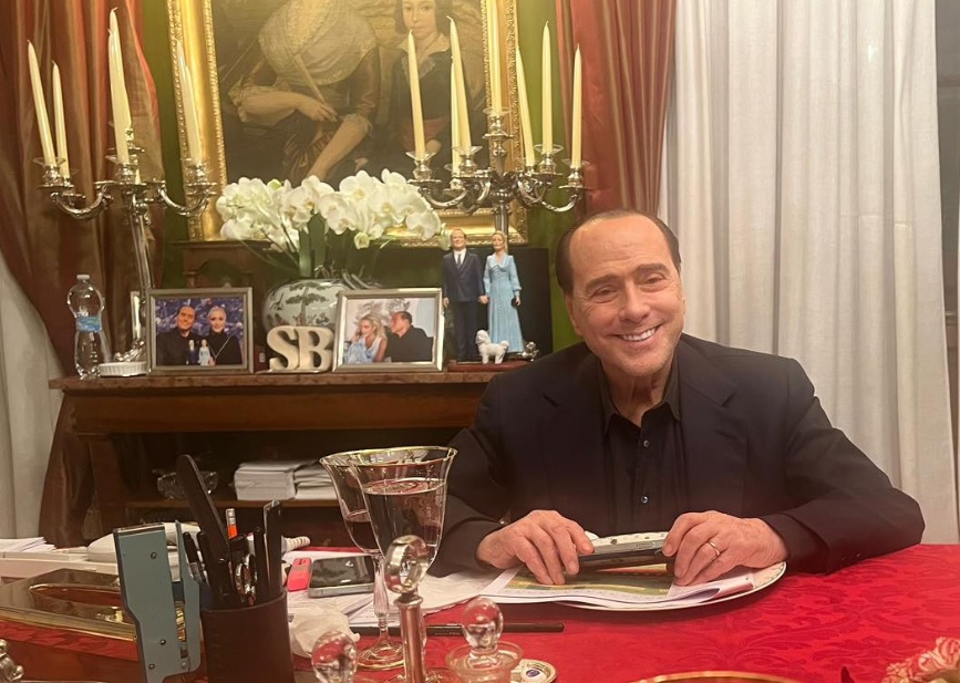Cele mai controversate scandaluri în care a fost implicat Silvio Berlusconi: femei, petreceri monstruoase și politică! O viață ca-n filme, terminată pe patul de spital