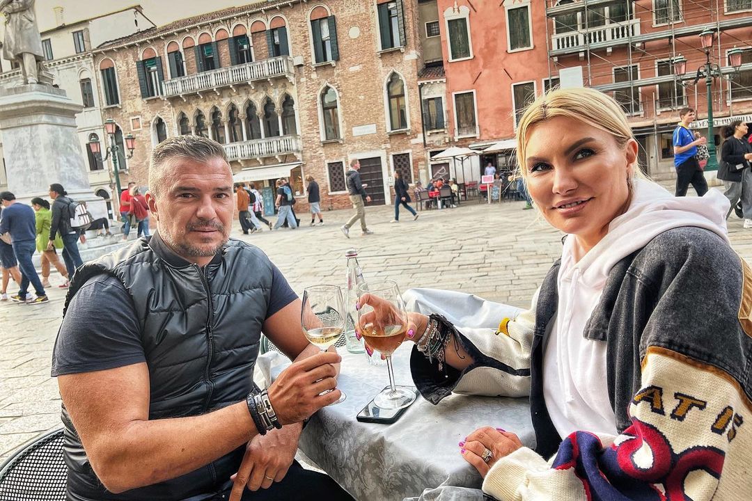 Cum a început povestea de iubire dintre Daniel Pancu și cea de-a doua soție: „Foarte ciudat! Mi-a dat mesaj!” S-au iubit și-n tinerețe, dar fostul fotbalist a părăsit-o pentru o altă femeie