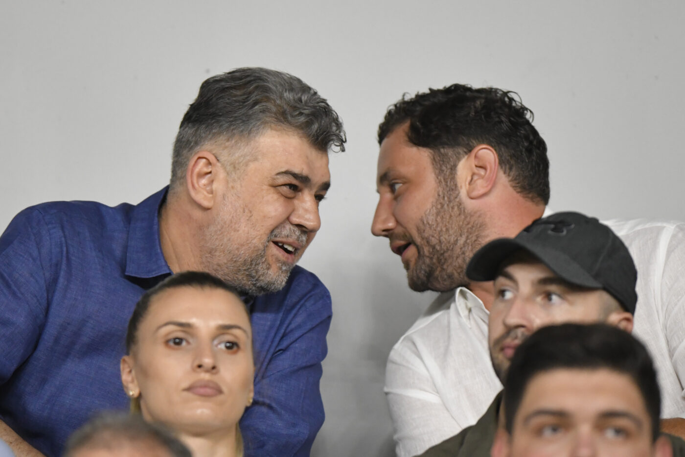 A ținut cu FCSB sau cu Dinamo? Imagini rare cu un premier al României: Marcel Ciolacu a stat printre oamenii de rând, unii la bustul gol, şi s-a exteriorizat în tribune la derby de România | FOTO & VIDEO PROSPORT