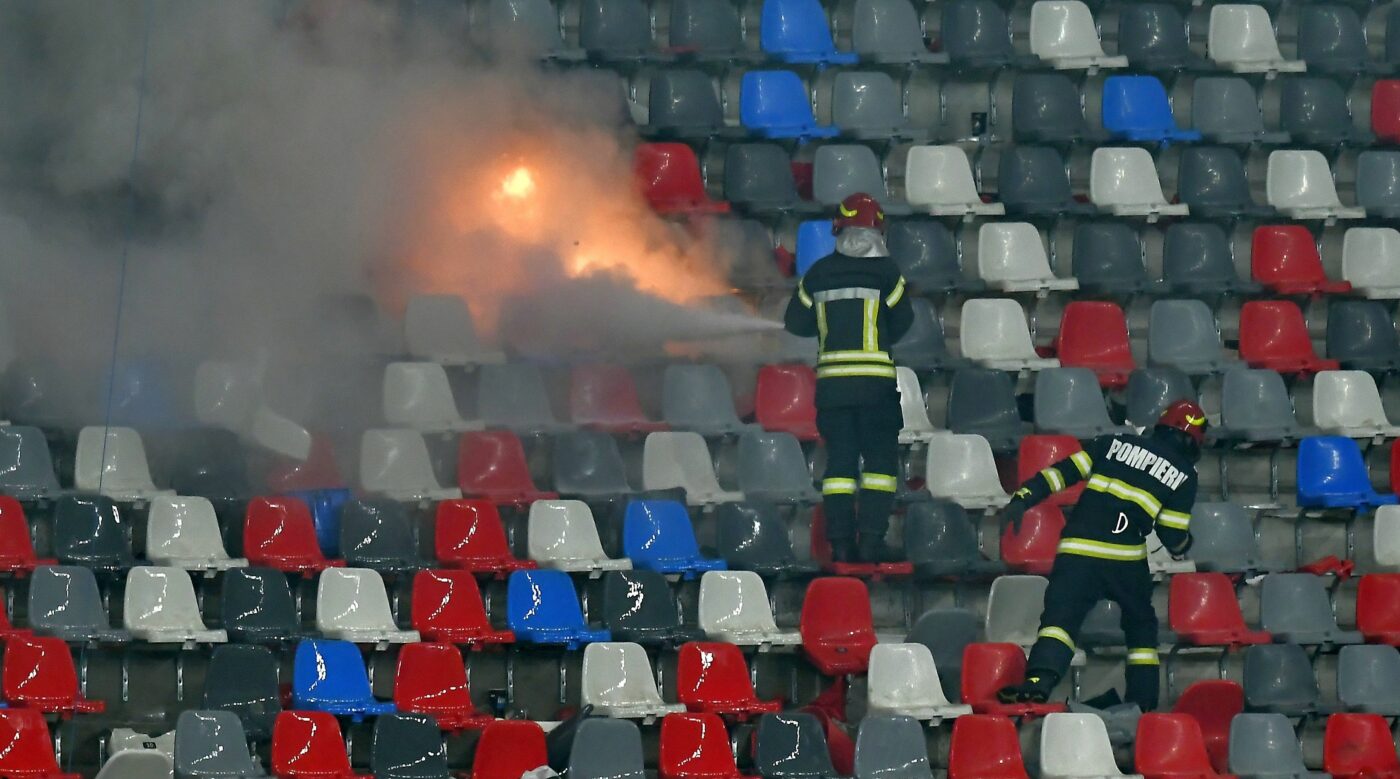 A început prigoana huliganilor! Nota de plată pentru ultraşii scandalagii de la CSA Steaua – Dinamo: 10 mandate de aducere pentru tulburarea liniştii publice şi interdicții pe stadioane!