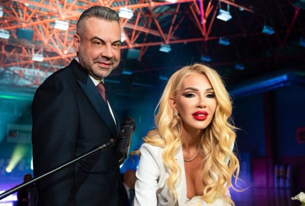 Bogdan Vasiliu, președintele CS Rapid, s-a căsătorit după doar 2 luni de relație cu Alina Petre. Motivul pentru care și-au unit destinele atât de repede: „În prima lună l-am terorizat”