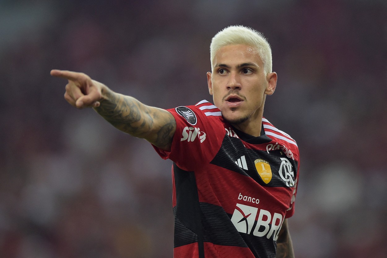 Arde Brazilia, după gestul incalificabil făcut de un preparator fizic argentinian, care l-a lovit cu pumnul în figură pe atacantul lui Flamengo! Bătăușul lui Jorge Sampaoli nu se află la primul incident de acest gen | VIDEO