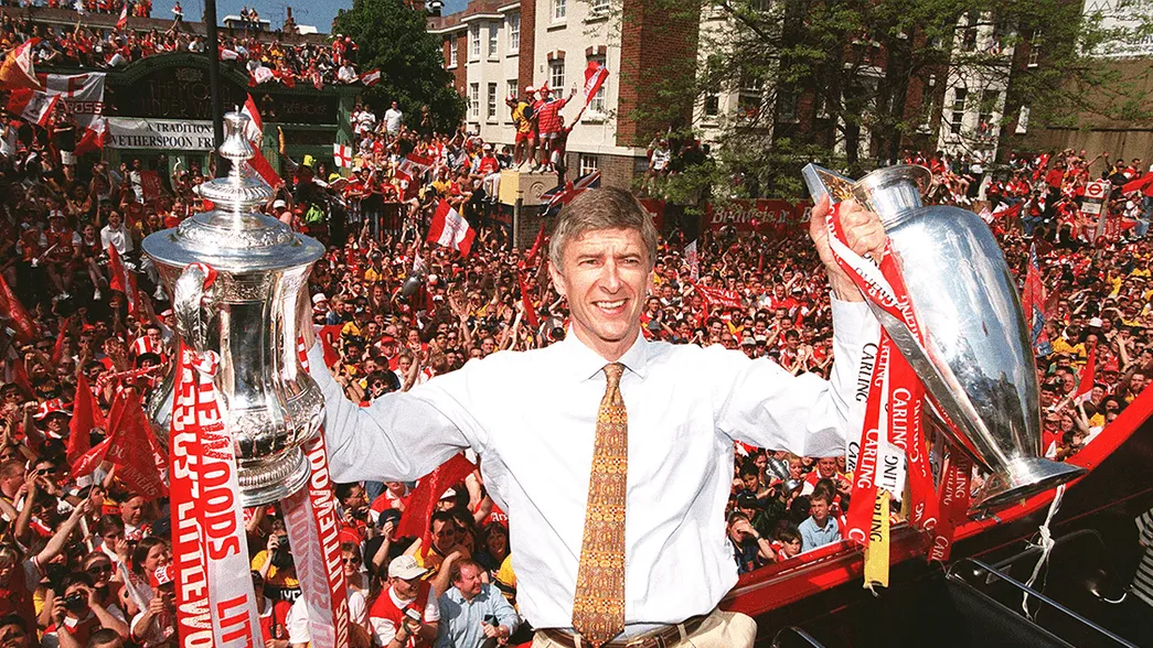 Arsene Wenger e de-a dreptul venerat la Arsenal! Clubul londonez i-a făcut o statuie de 3,5 metri în fața stadionului Emirates