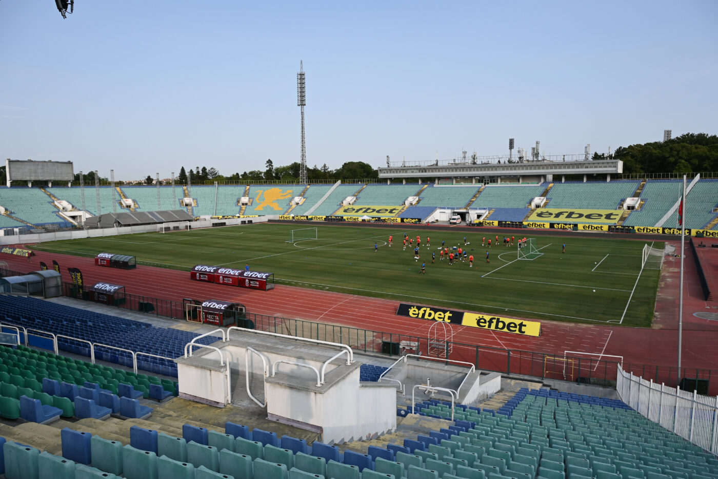 FCSB va juca în pustietate cu CSKA 1948 Sofia! Câte bilete au vândut cei de la „clona” din Bulgaria pentru meciul din Conference League: și la prezentarea tricourilor elevii lui Charalambous au avut mai mulți oameni
