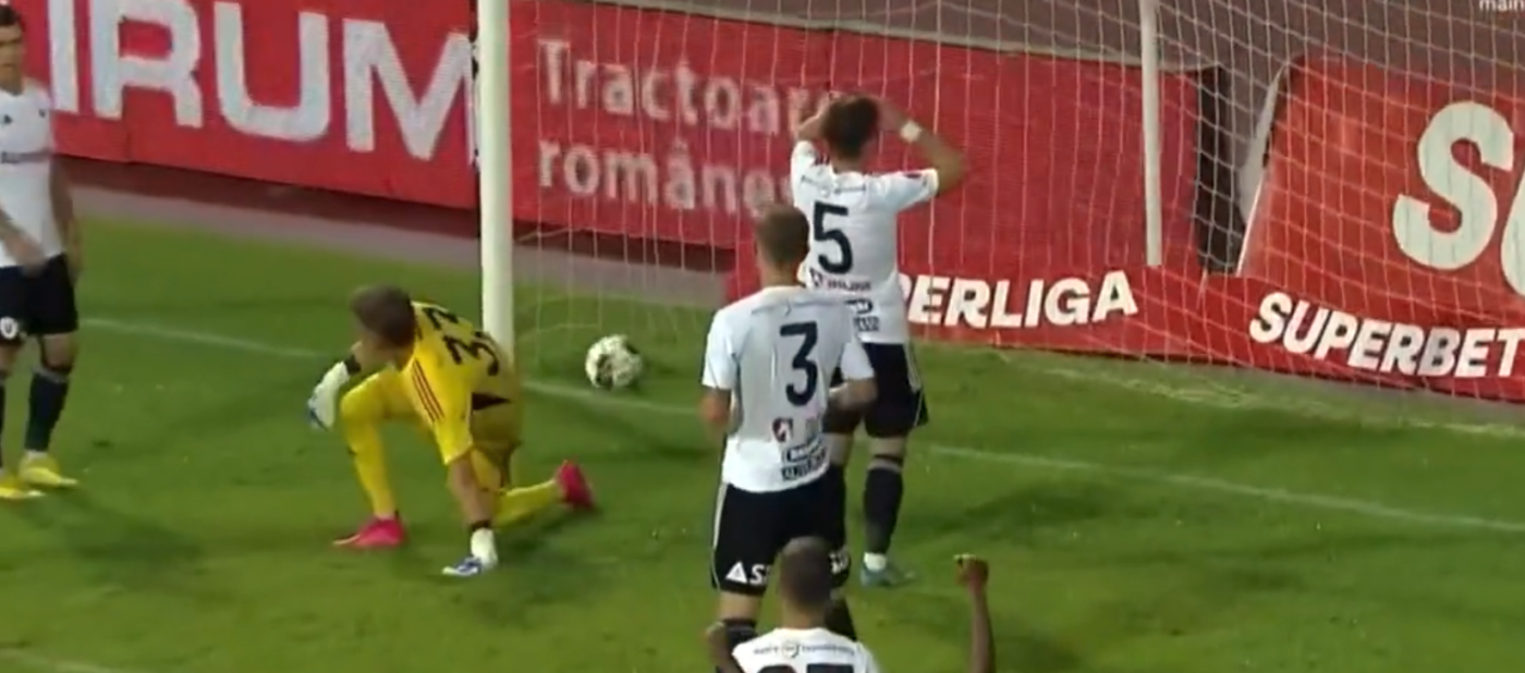 Bogdan Vătăjelu, meci de coșmar cu Rapid! Fundașul stânga al lui U Cluj a marcat în propria poartă și a căzut psihic! Cum a reacționat fotbalistul | VIDEO