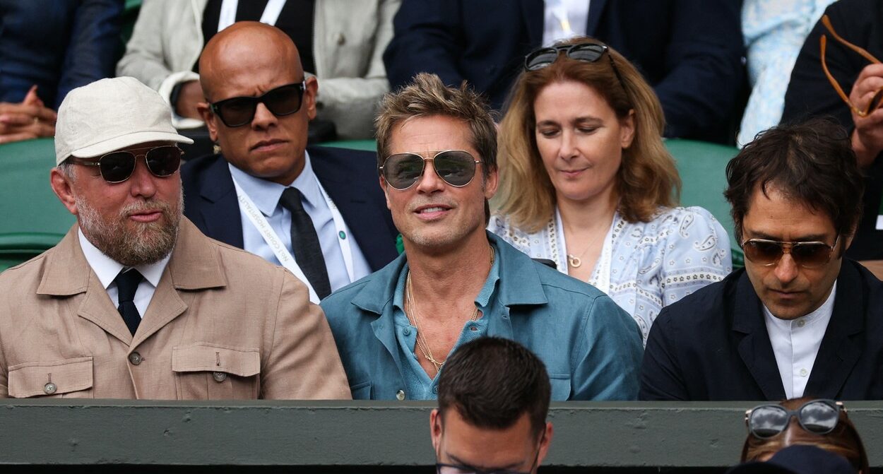 Brad Pitt a apărut la finala Novak Djokovic – Carlos Alcaraz de la Wimbledon și a făcut senzație în tribune: „Doamne, are 59 de ani!” Cu cine a ținut actorul american | FOTO & VIDEO