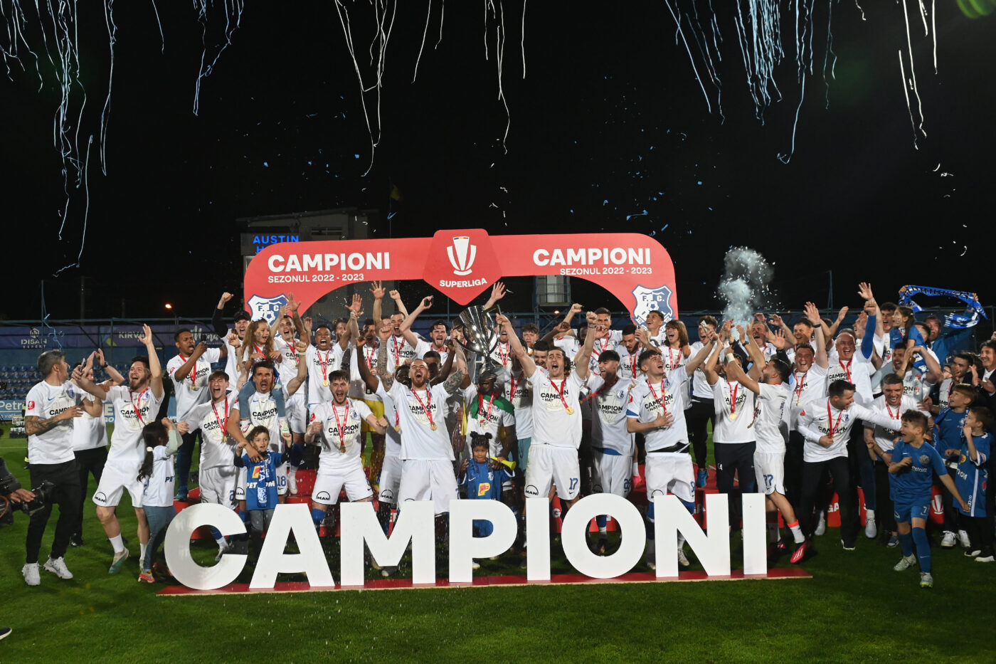 Ce cote au echipele din Superliga pentru câștigarea titlului! Deși e campioană, Farul e pe un loc incredibil în privința șanselor de a repeta performanța: cum stau FCSB și CFR!