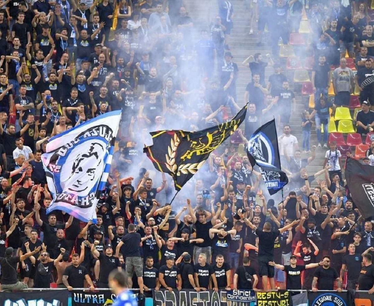 Cum s-a prezentat Peluza Sud 1997 la meciul FC U Craiova – FCSB, după scandalul monstru din ultimele zile în care vizat a fost Adrian Mititelu! Mesaj afișat pe întreaga peluză a stadionului de la Tg. Jiu | FOTO
