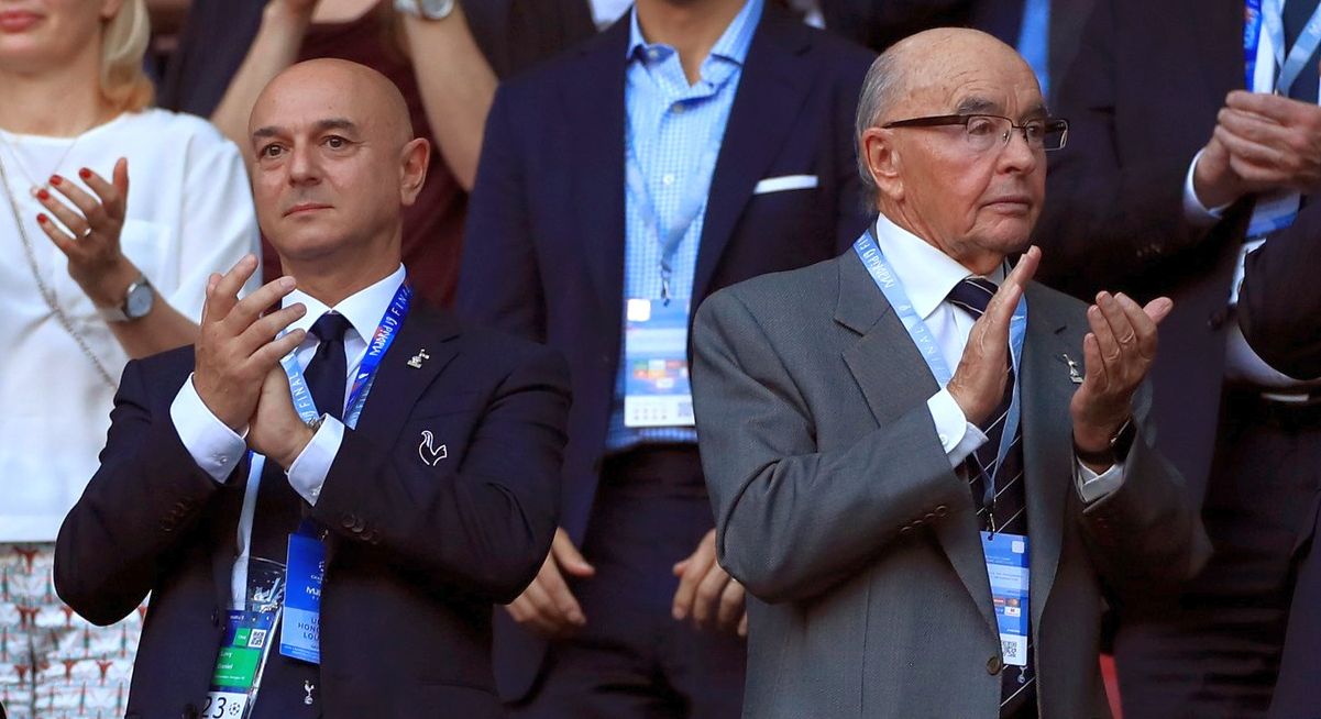 Cutremur în Premier League! Patronul unui club legendar a fost arestat: riscă 25 de ani de închisoare