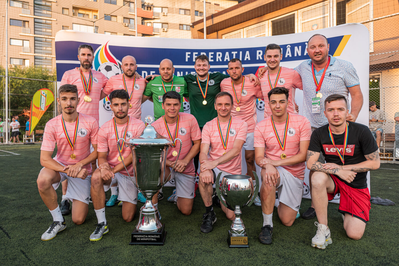 După United și Arcada, Galați mai dă o campioană națională în 2023! Ajaxul din același oraș cu Oțelul, aur la turneul final organizat la Bistrița. Reacție „de milioane” a lui Gabi Balint: „Am crezut că e un sport mai relaxant. Sânmărtean mi-a zis că l-a încercat, dar că ritmul e prea ridicat pentru el!” | EXCLUSIV