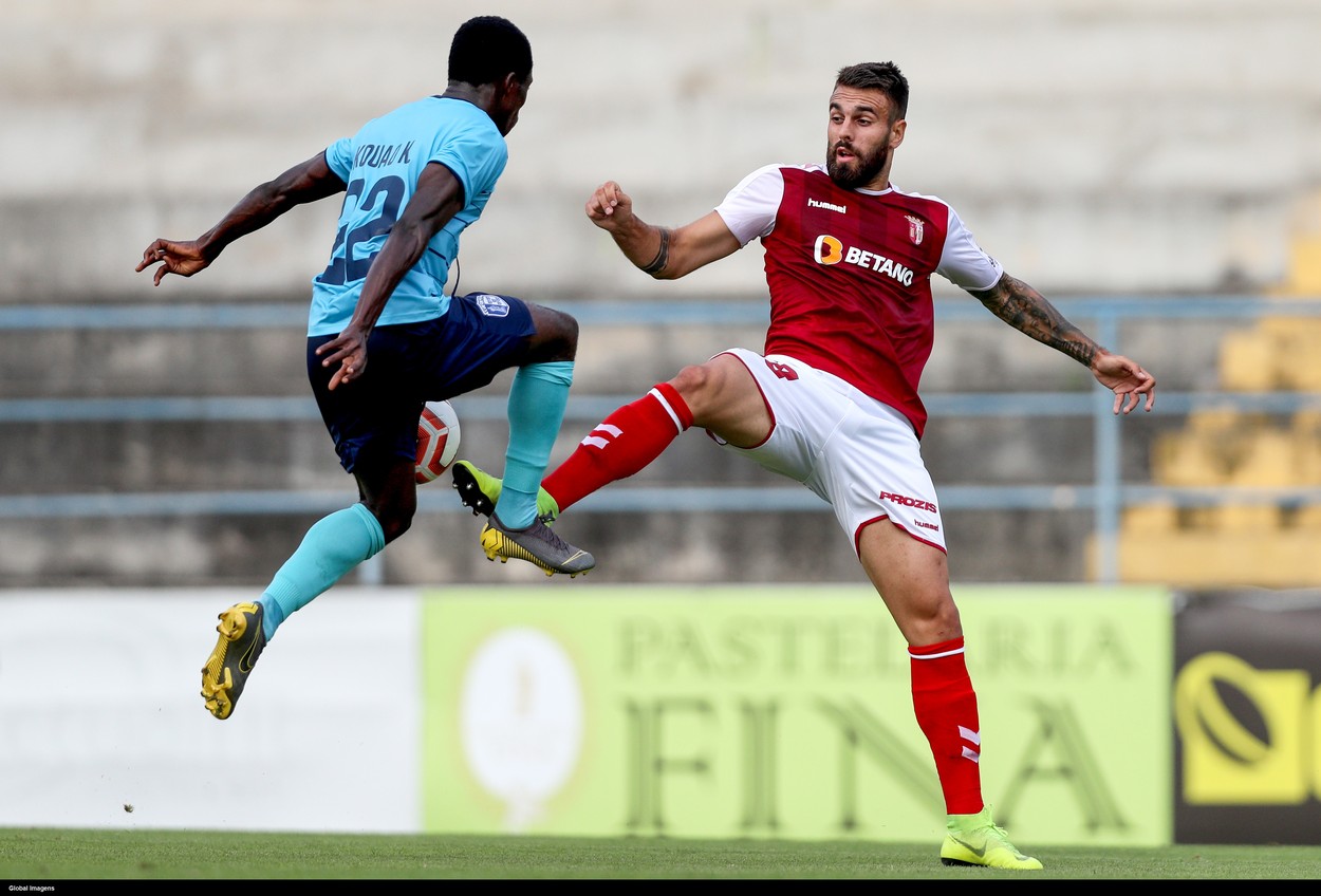 Dinamo transferă din Portugalia! „Câinii” s-au înțeles cu un atacant care a dat 11 goluri în 24 de meciuri | FOTO